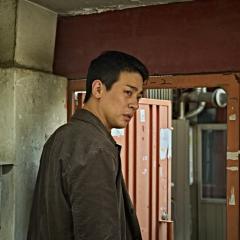 脸庞 - qCO9IwrOKpk8pBp3HRP2URE8Zmz.jpg