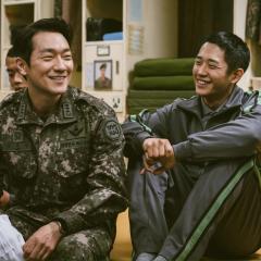 D.P：逃兵追缉令 第二季 - 8maiCbI0UPkFzLbphn9tYUngMf0.jpg